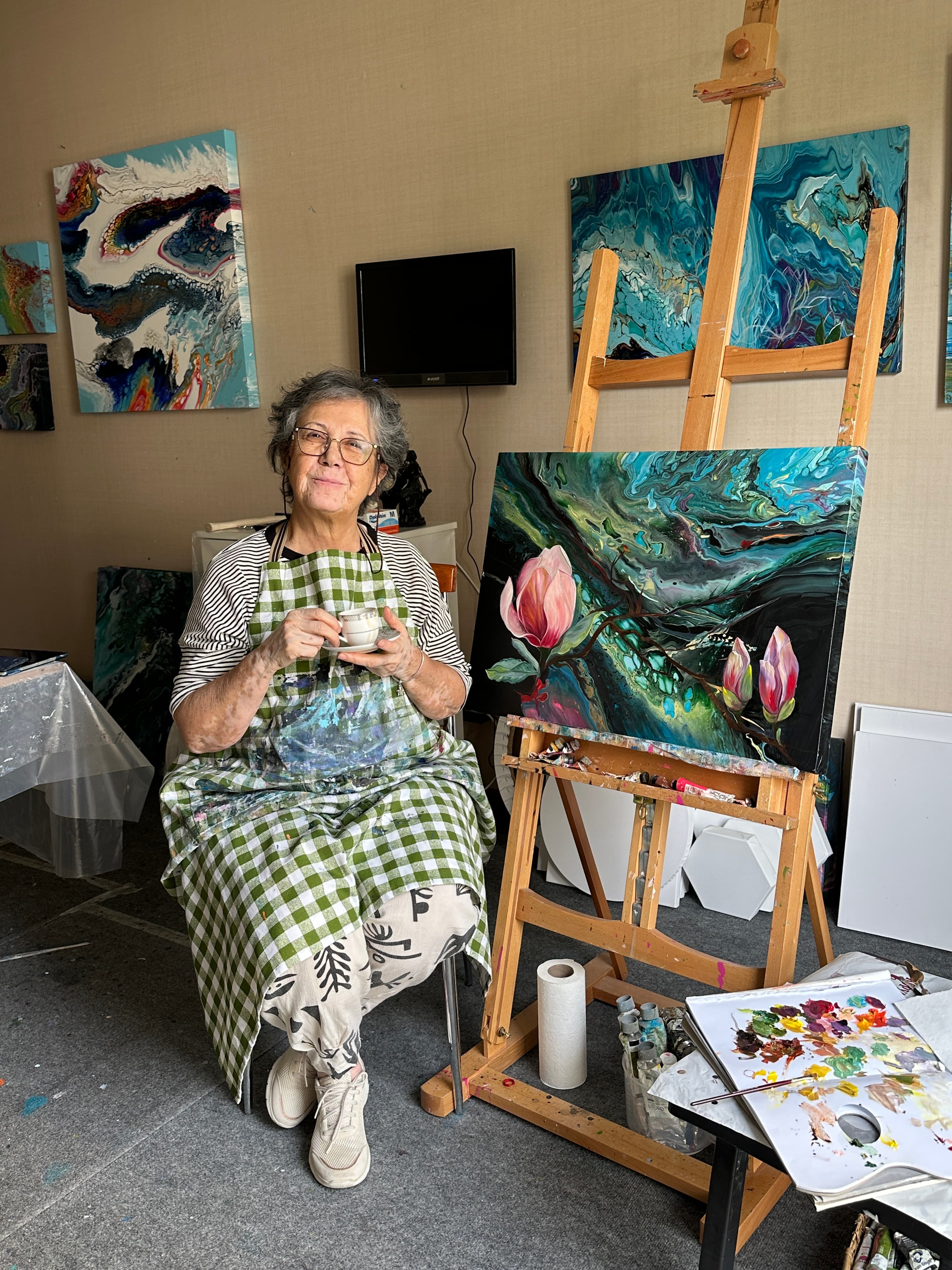 Sevim Güleç atölyesinde